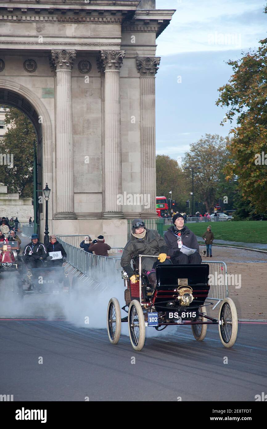 Ein dampfbetriebenes 1902 Lokomobile auf der Veteranenwagenfahrt von London nach Brighton. 2019 Stockfoto