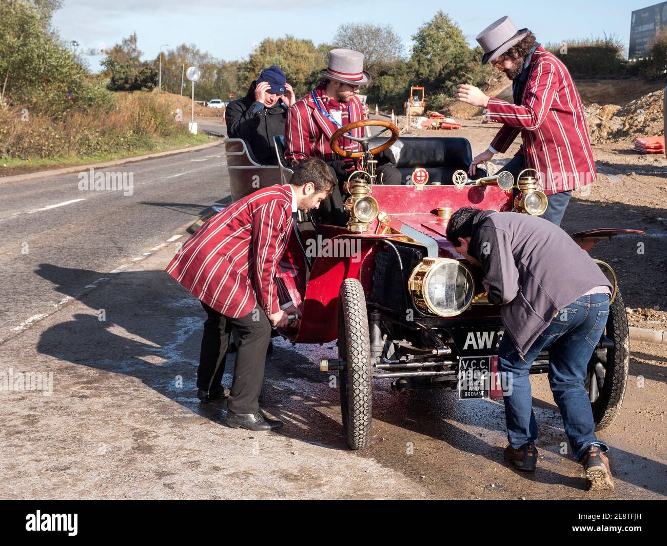 Studenten, die an der A 1902 James & Browne eingegeben durch Imperial College auf der London to Brighton Veteran Car Run. 2019 Stockfoto
