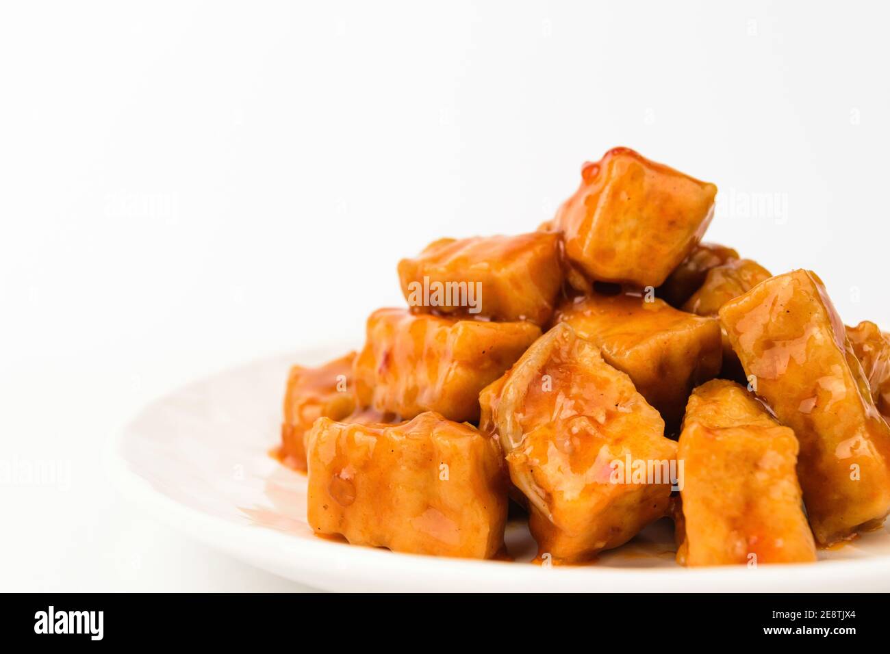 Tofu-Süßwasser auf weißem Hintergrund Stockfoto