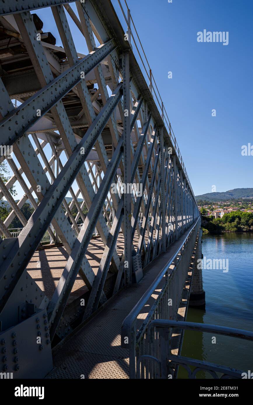 Blick auf die internationale TUI-Brücke von der Festung Valenca do Minho, Portugal Stockfoto