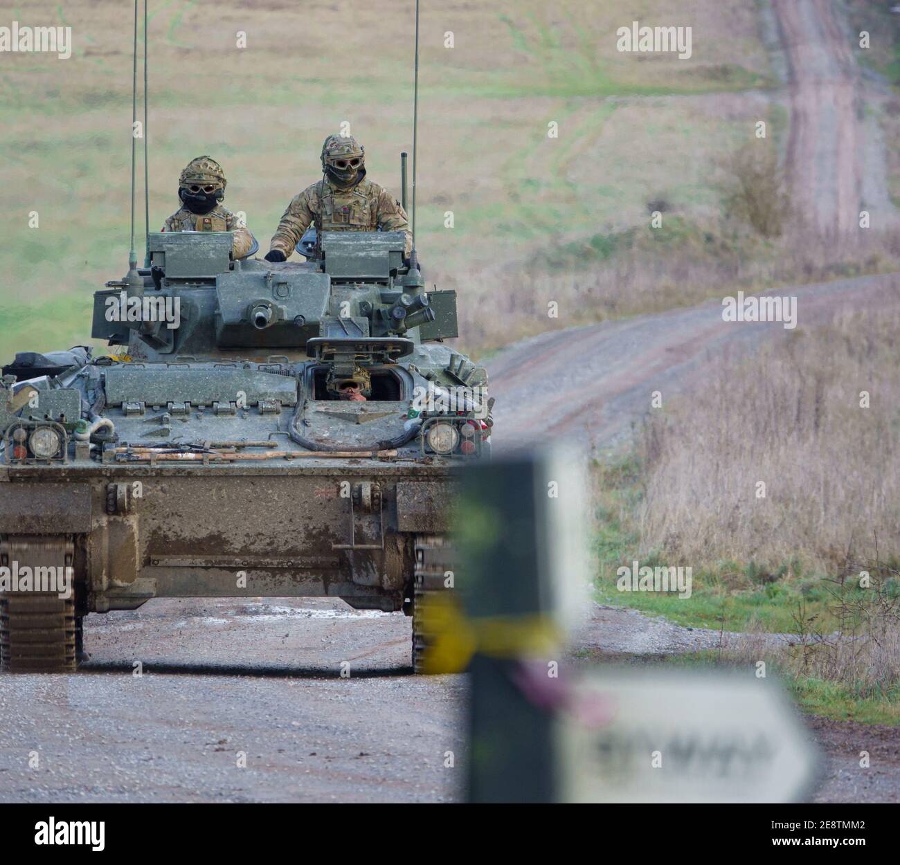 britische Armee Krieger Panzerpanzer Fahrzeug auf Manöver in einer Demonstration der Feuerkraft, Salisbury Plain, Wiltshire Stockfoto