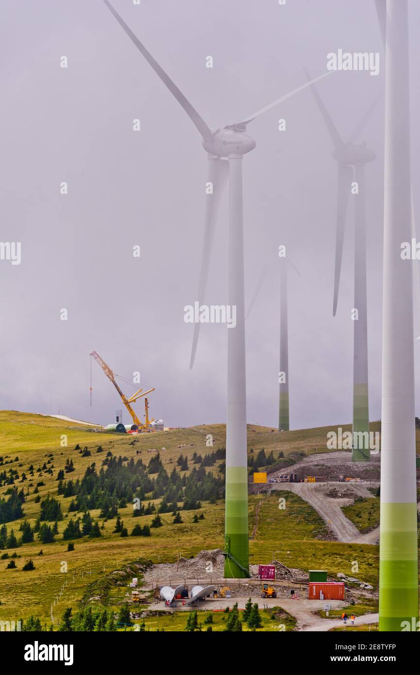 Bau eines Windkraftwerks auf dem österreichischen pretul, das von der österreichischen bundesforste betrieben wird Stockfoto