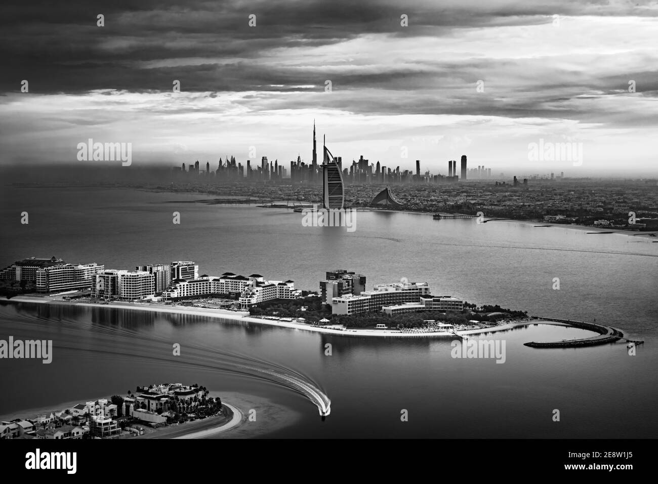 Dubai, VEREINIGTE ARABISCHE Emirate, DUBAI, VEREINIGTE ARABISCHE Emirate - 18. FEBRUAR 2017: Wunderschöne Innenstadt von Dubai am Sonnenuntergang, Dubai, Vereinigte Arabische Emirate Stockfoto