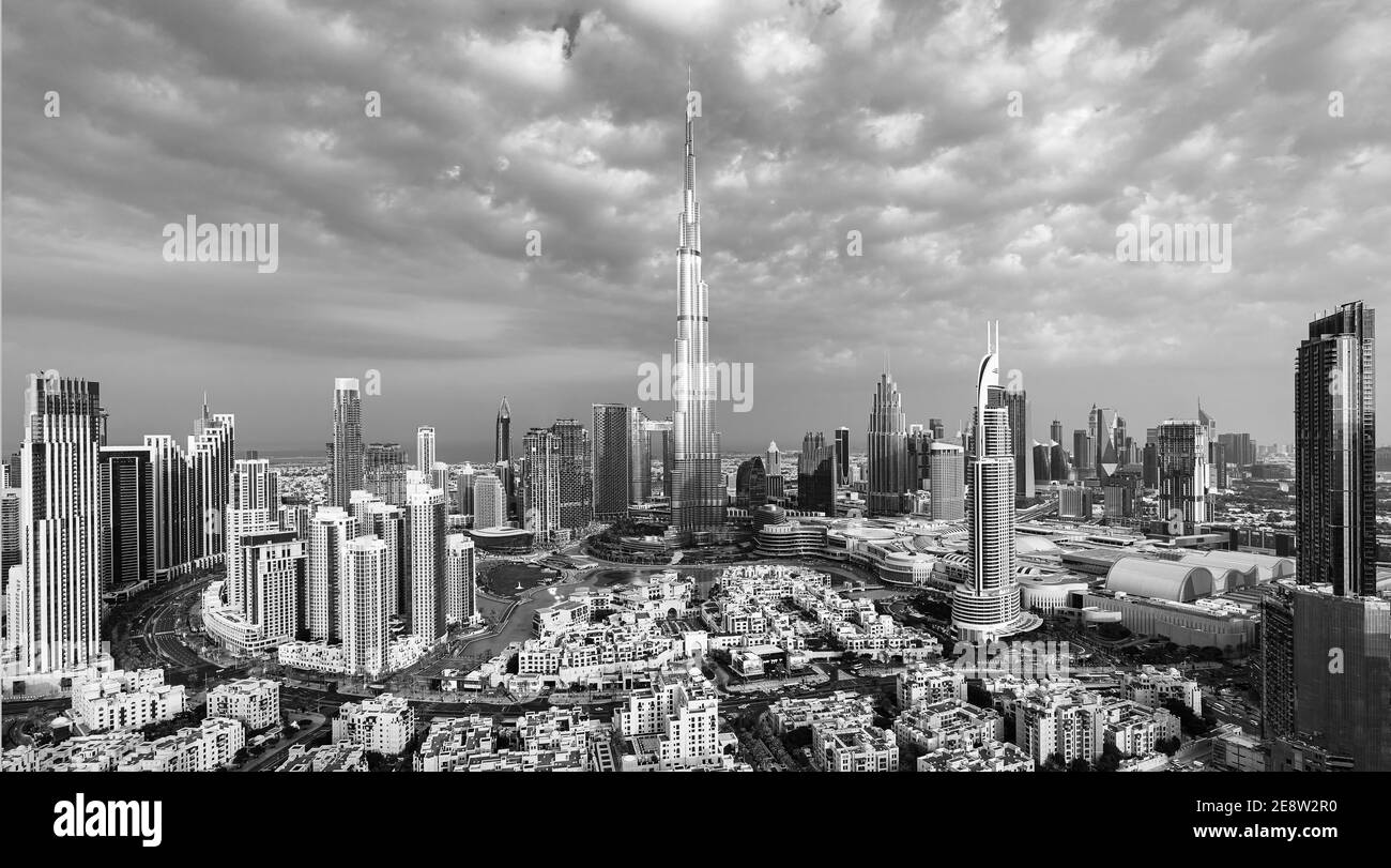 Dubai, VEREINIGTE ARABISCHE Emirate, DUBAI, VEREINIGTE ARABISCHE Emirate - 18. FEBRUAR 2017: Wunderschöne Innenstadt von Dubai am Sonnenuntergang, Dubai, Vereinigte Arabische Emirate Stockfoto