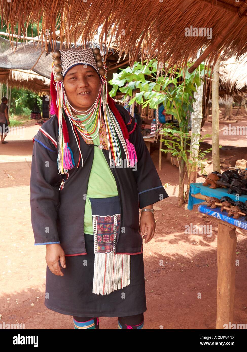 Ein Porträt einer lachenden Akha Hill Tribe Frau in Ihr Markenzeichen Stockfoto