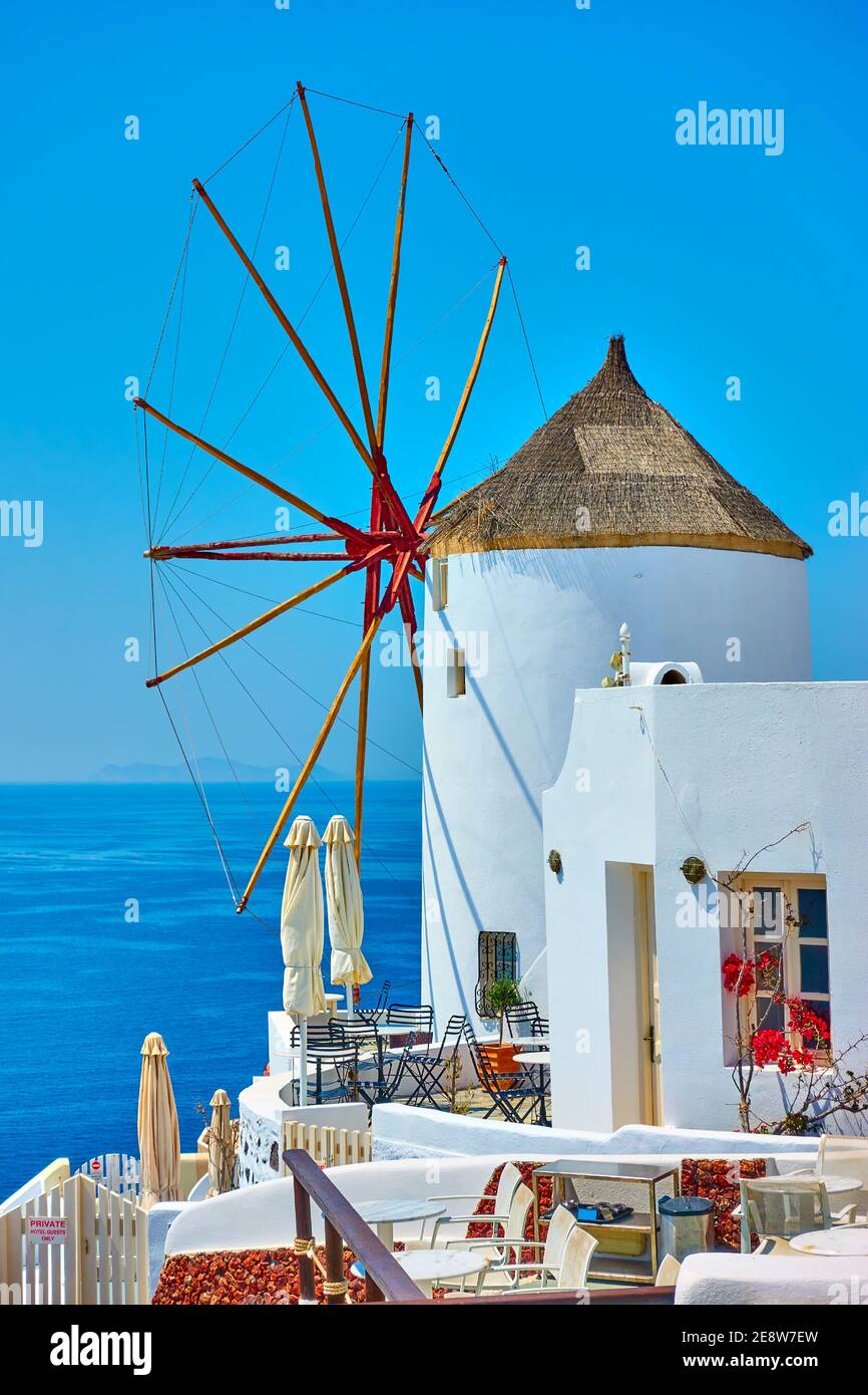 Während Windmühle in Santorini Insel in Griechenland Stockfoto