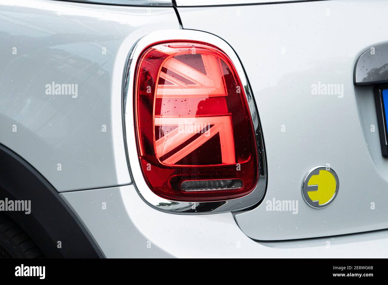 MINI Electric (in einigen Märkten als Mini Cooper SE bezeichnet) ist ein rein elektrischer Mini von BMW im Jahr 2020 auf den Markt gebracht. Stockfoto