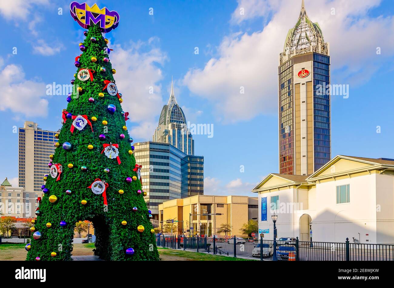 Ein Mardi Gras Baum steht im Mardi Gras Park, 31. Januar 2021, in Mobile, Alabama. Stockfoto