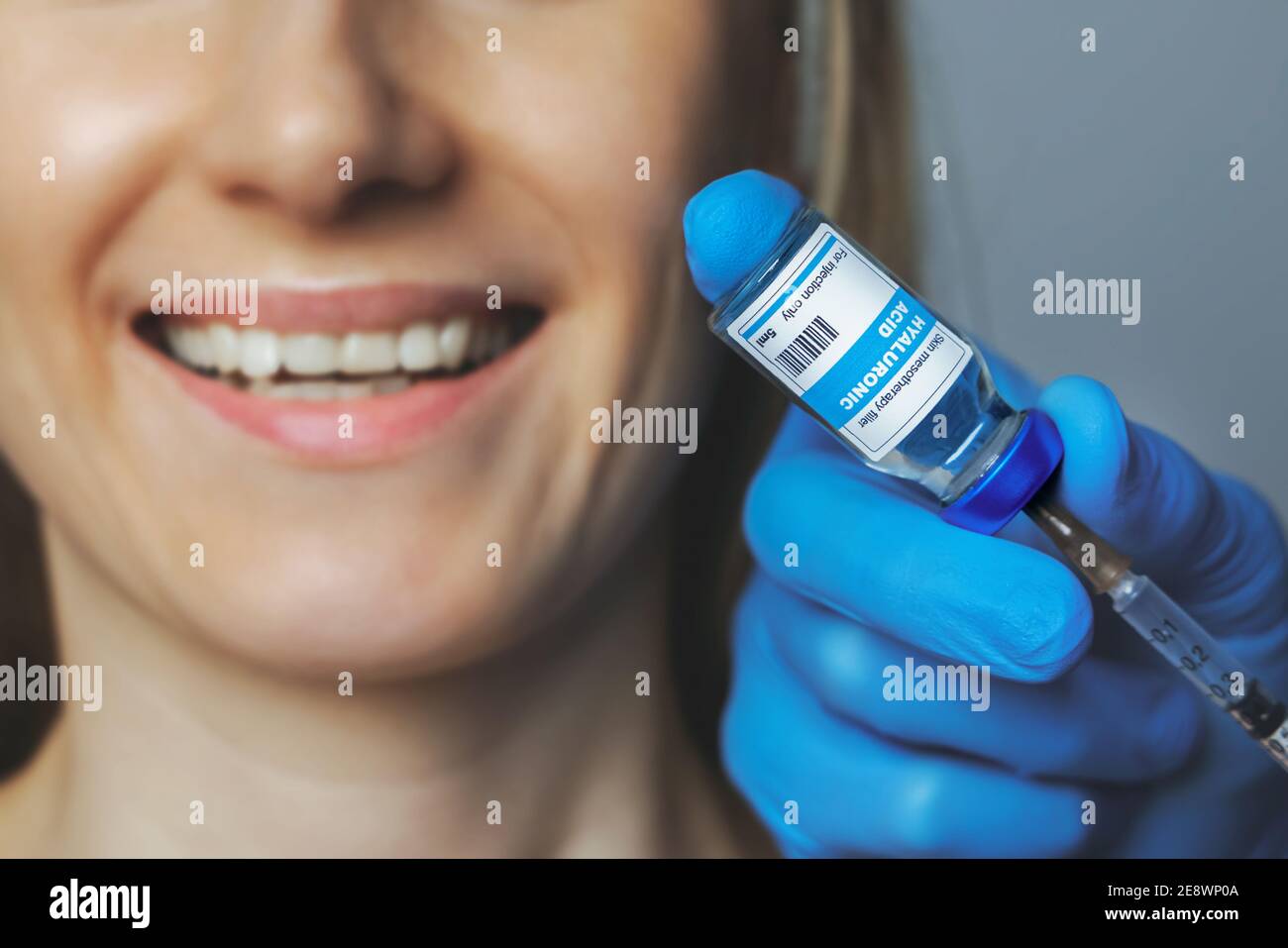 Hyaluronsäure Injektion. Hautfeuchtigkeit Anti-Aging-Verfahren Stockfoto