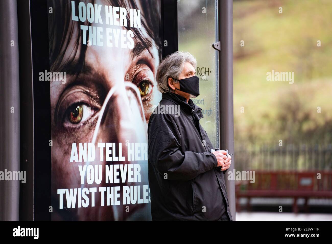 Edinburgh, Schottland, Großbritannien. Februar 2021. Coronavirus-Gesundheitswarnungen auf Werbetafeln im Stadtzentrum von Edinburgh. Iain Masterton/Alamy Live News Stockfoto