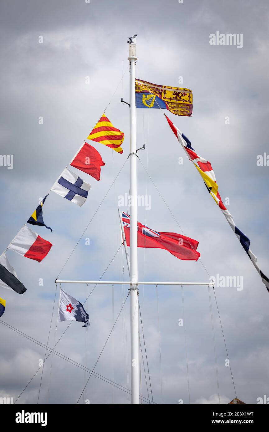 Der Royal Standard RoyalÕs Mast während des Besuchs der Königlichen Prinzessin im Emsworth Sailing Club. Bilddatum: Donnerstag, 2. Mai 2019. Stockfoto