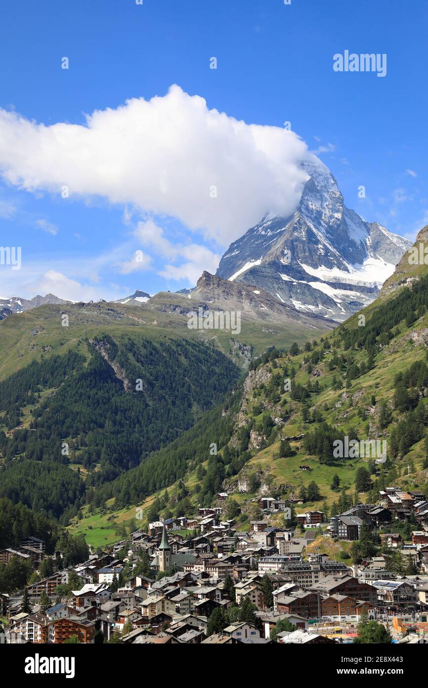 Zermatt Dorf und Matterhorn Berg in den schweizer alpen, Schweiz 2020 Stockfoto