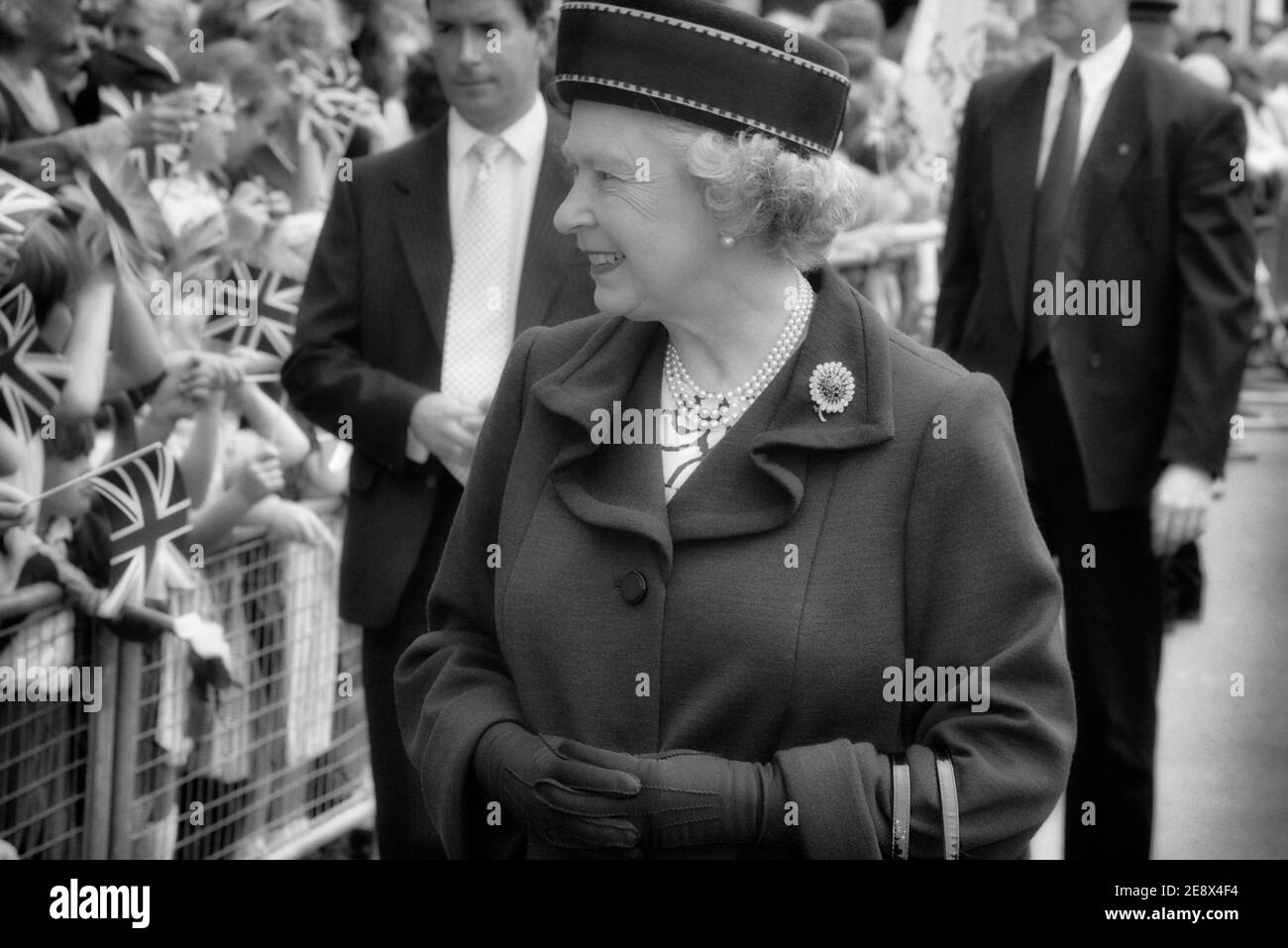 Queen Elizabeth II Besuch in Hastings Old Town, East Sussex, England, Großbritannien. Juni 1997 Stockfoto
