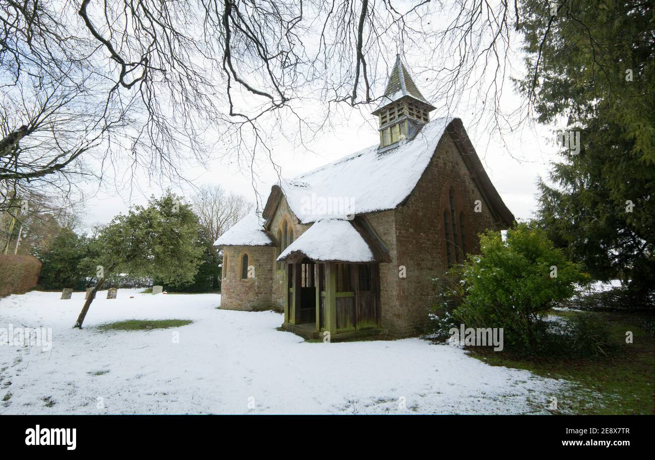 St. Chapel, die ein Reetdach hat, in langham, Langham Lane