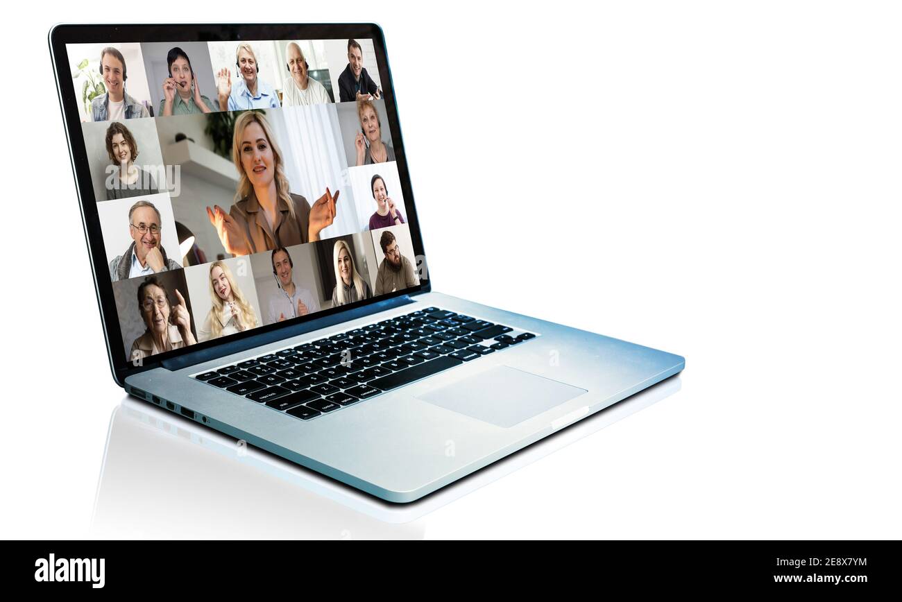 Viele Porträts Gesichter von verschiedenen jungen und älteren Menschen Webcam-Ansicht, während in Videokonferenz Online-Meeting von Geschäftsmann Führer geführt engagiert. Gruppe Stockfoto