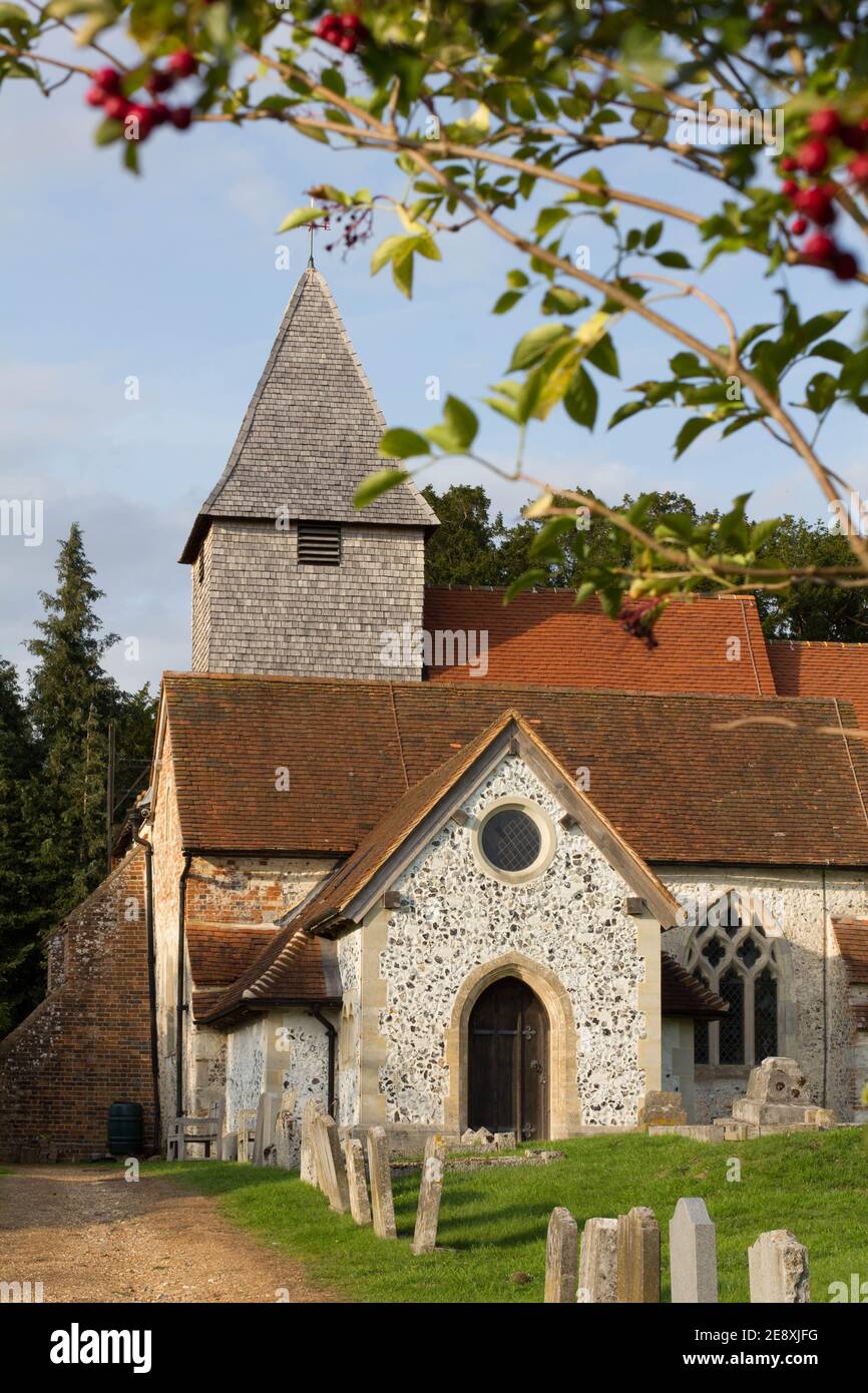 Kirche der Jungfrau Maria in den Mauern der römischen Stadt Calleva. Datierung zum Teil aus dem 12th. Jahrhundert. Auf dem Gelände von drei römischen Tempeln. Stockfoto