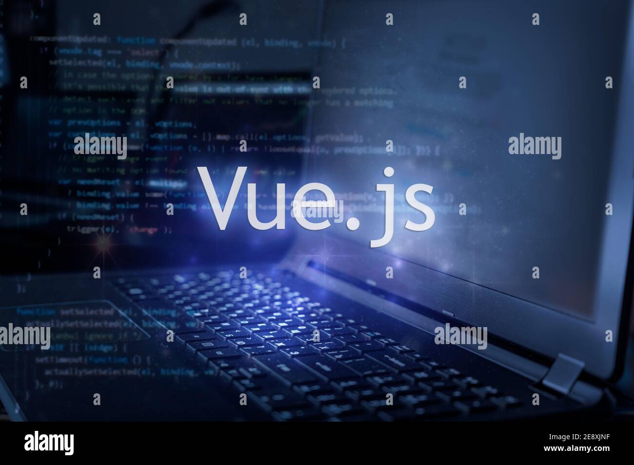 Vue.js-Inschrift gegen Laptop und Code-Hintergrund. Lernen Sie vue Programmiersprache, Computer-Kurse, Ausbildung. Stockfoto