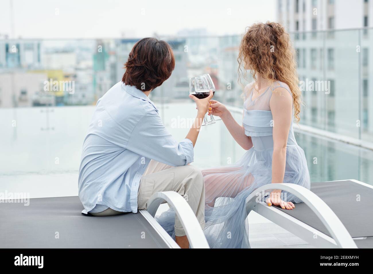 Romantisches Date auf dem Dach Stockfoto