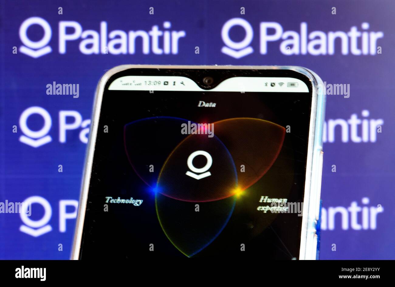 Ukraine. Februar 2021. In dieser Abbildung ist ein Logo von Palantir Technologies Inc. Auf einem Smartphone-Bildschirm zu sehen. Kredit: Igor Golovniov/SOPA Images/ZUMA Wire/Alamy Live Nachrichten Stockfoto