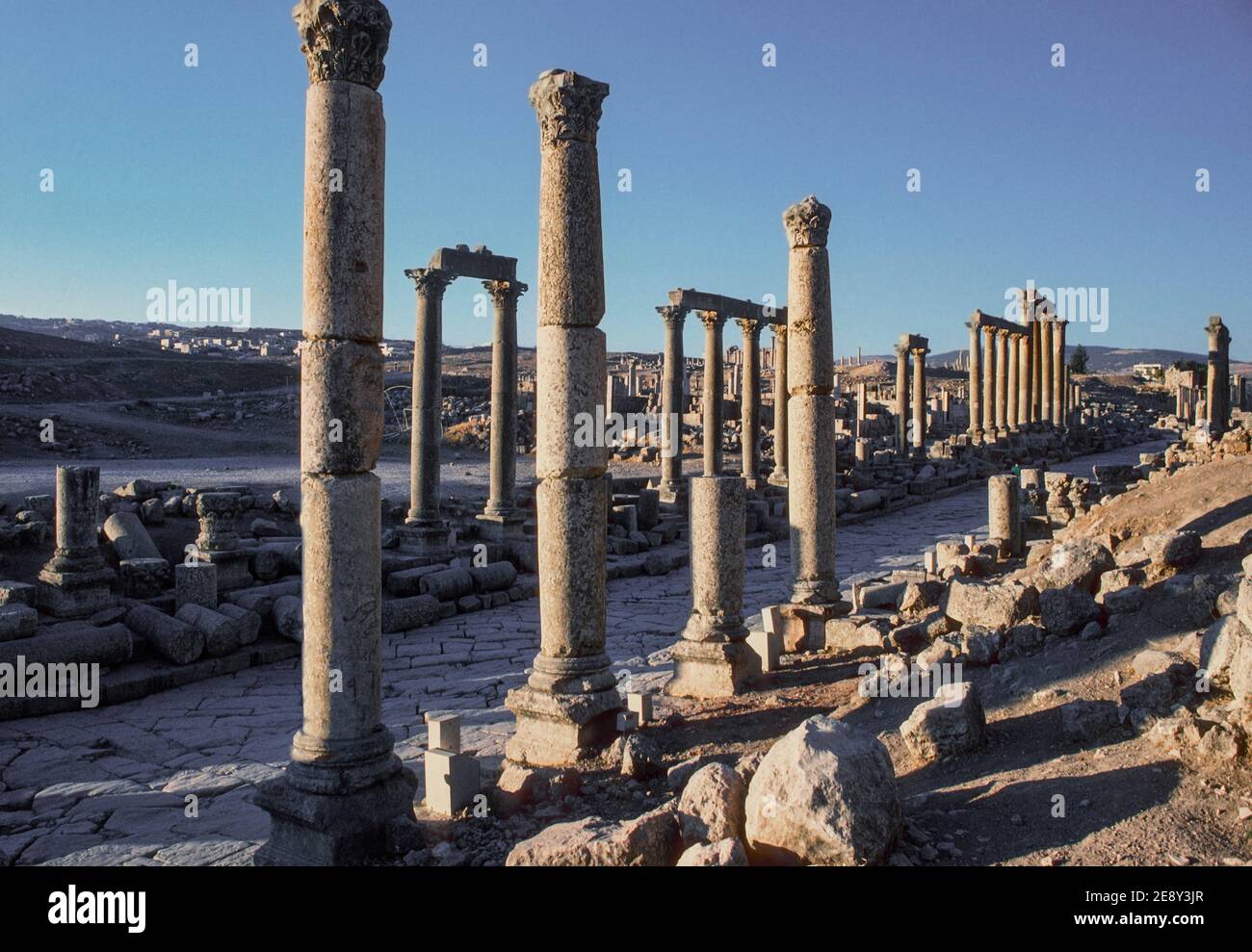 Römische Säulen und Ruinen Hauptstraße Jerash Jordan Stockfoto