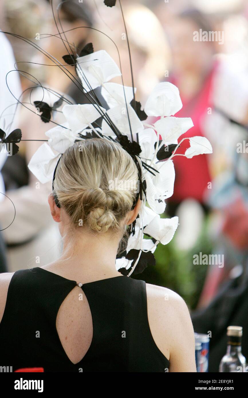 Atmosphäre bei der 86. Ausgabe des Prix de l'Arc de Triomphe auf der Pferderennbahn Longchamp in der Nähe von Paris, 7. Oktober 2007. Foto von Bernard Bisson/ABACAPRESS.COM Stockfoto