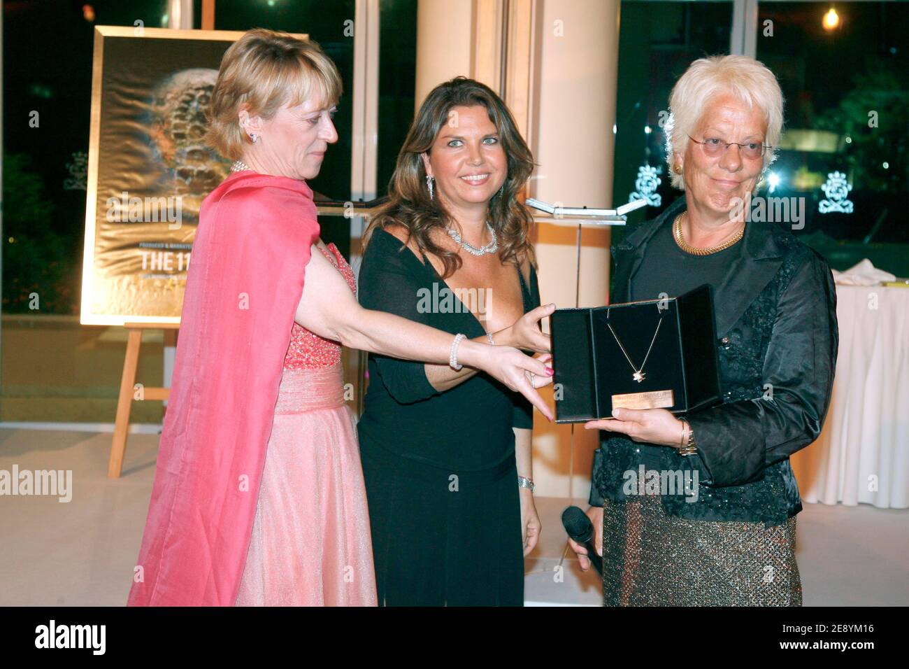 Jody Williams und Carla del Ponte nehmen am 10. Oktober 2007 am Internationalen Rendez Vous Cinema Verite 2007 Galadinner in Monte Carlo, Monaco Teil. Photo Pool von ABACAPRESS.COM Stockfoto
