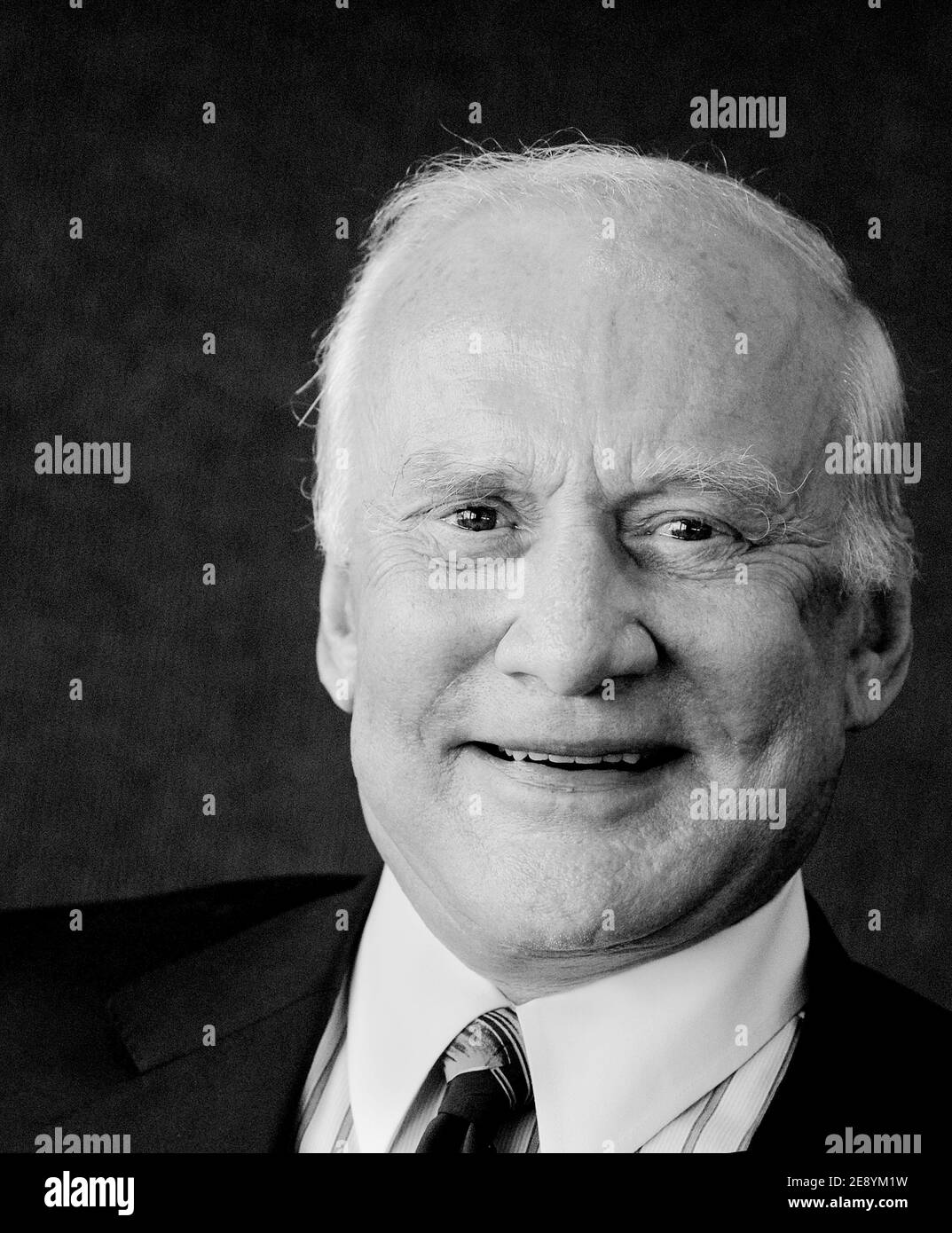 EXKLUSIV - Buzz Aldrin, einer der Apollo-Astronauten zu Fuß auf dem Mond und Vorsitzender der ShareSpace Foundation Poses in Washington, DC, USA. Am 10. Oktober 2007. Foto von Olivier Douliery/ABACAPRESS.COM Stockfoto