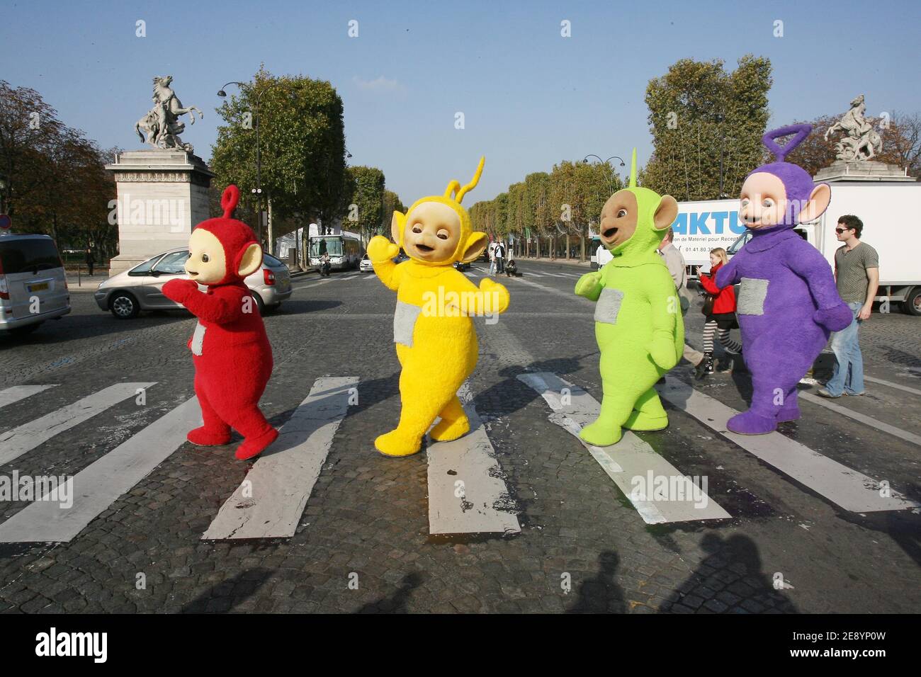 Die Teletubbies, Tinky Winky, Dipsy, Laa-Laa und Po auf dem Place de la Concorde in Paris, zum ersten Mal in Frankreich, um ihr 10-jähriges Jubiläum am 15. Oktober 2007 zu feiern. Foto von Mousse/ABACAPRESS.COM Stockfoto