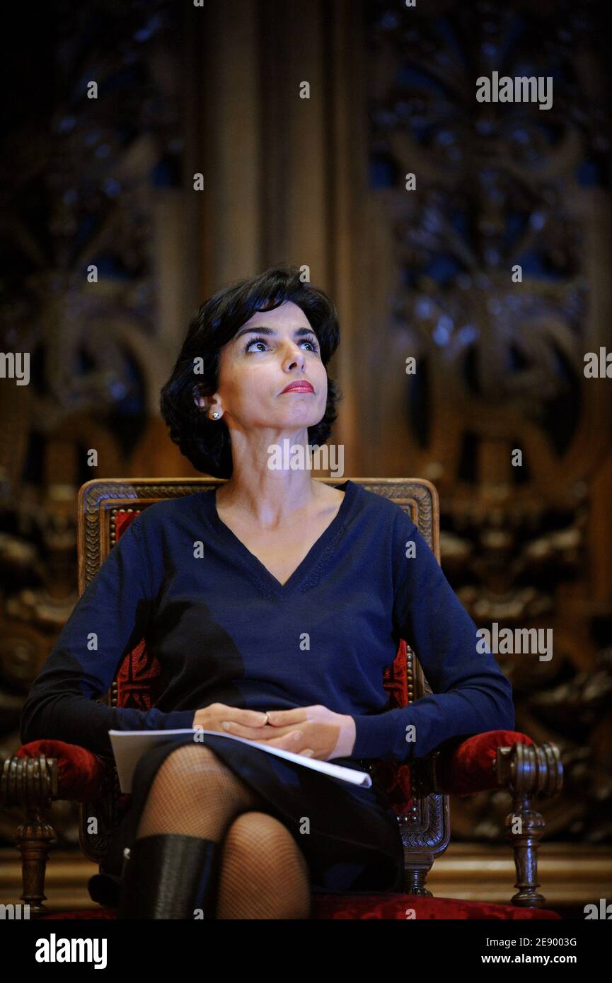 Justizministerin Rachida Dati nimmt am 31. Oktober 2007 an der Eröffnungszeremonie des 51. Internationalen Juristenkongresses im großen Amphitheater der Sorbonne der Pariser Universität Teil. Foto von Christophe Guibbaud/ABACAPRESS.COM Stockfoto