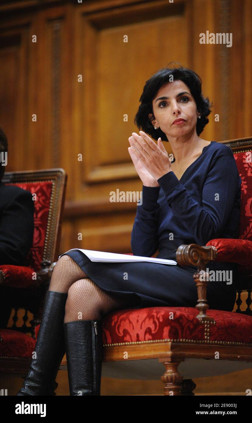 Justizministerin Rachida Dati nimmt am 31. Oktober 2007 an der Eröffnungszeremonie des 51. Internationalen Juristenkongresses im großen Amphitheater der Sorbonne der Pariser Universität Teil. Foto von Christophe Guibbaud/ABACAPRESS.COM Stockfoto