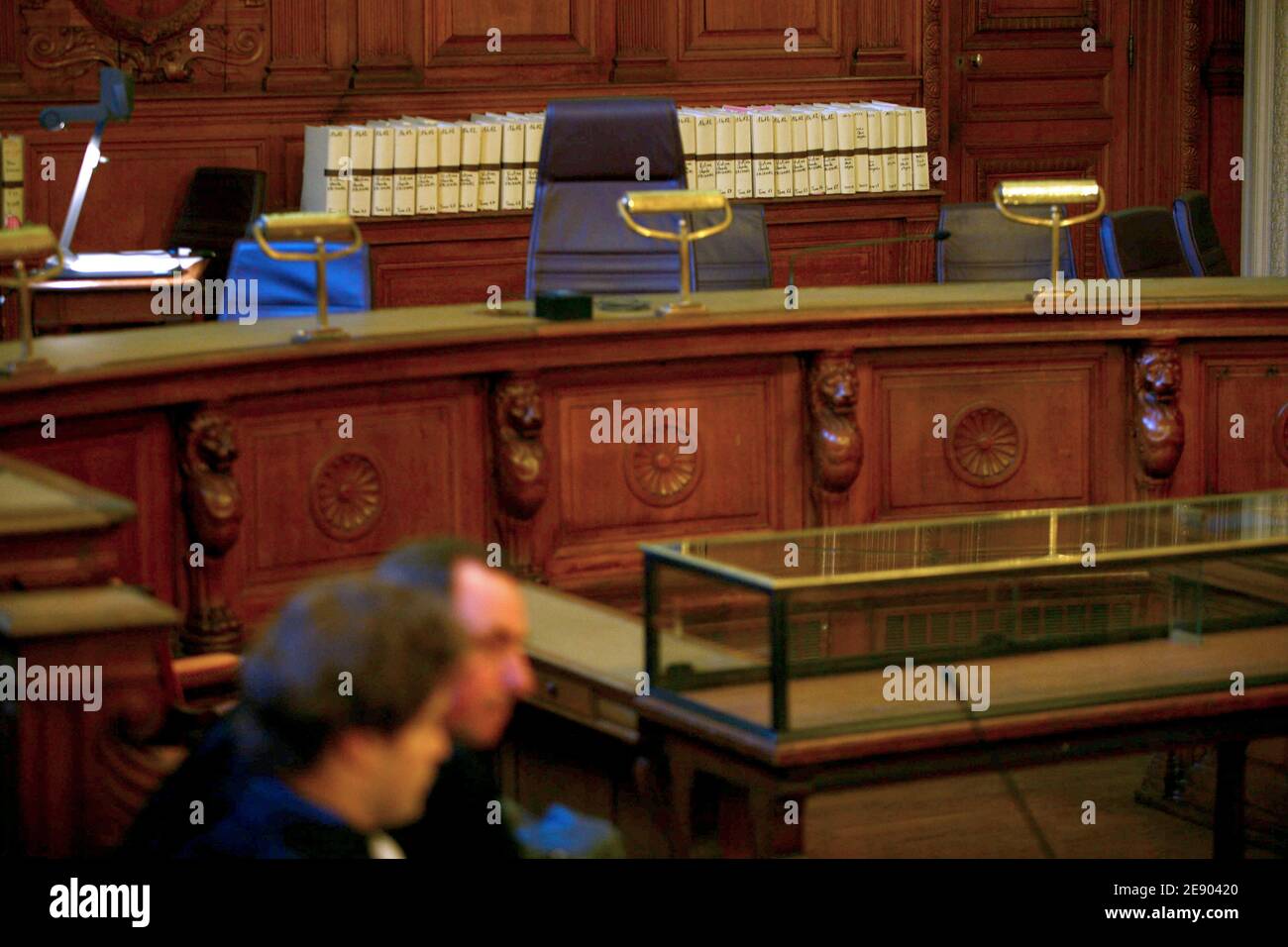 Das Pariser Gerichtsgebäude, vor der Eröffnung des Prozesses gegen Yvan Colonna in Paris, Frankreich am 12. November 2007. Letzterer, ein 47-jähriger Ziegenhirte und Unabhängigkeitsaktivist, wird beschuldigt, Erignac, 60, im Februar 1998 ermordet zu haben, als er zu einem Konzertsaal in der südkorsischen Stadt Ajaccio ging. Colonna, der Sohn eines ehemaligen korsischen parlamentsmitglieds, hat sich mehrere Jahre in den Bergen Korsikas versteckt, nachdem sie in der Affäre als Verdächtiger benannt wurde. 2003 wurde er schließlich gefangen genommen. Foto von Mousse/ABACAPRESS.COM Stockfoto