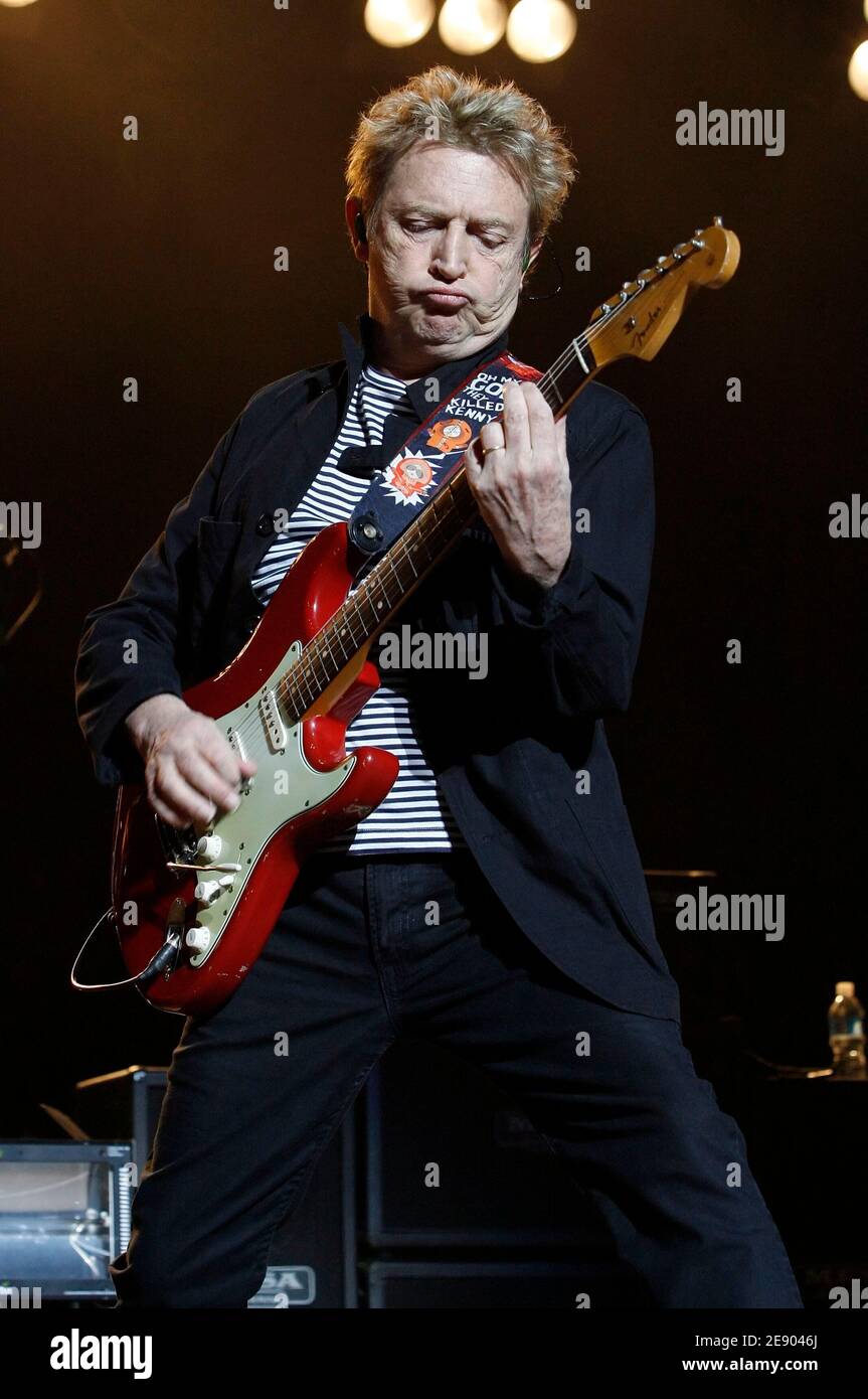 Andy Summers von der Polizei tritt am 11. November 2007 im TD Banknorth Garden in Boston, MA, USA auf. Foto von Peter Cooke/Cal Sport Media/ABACAPRESS.COM Stockfoto