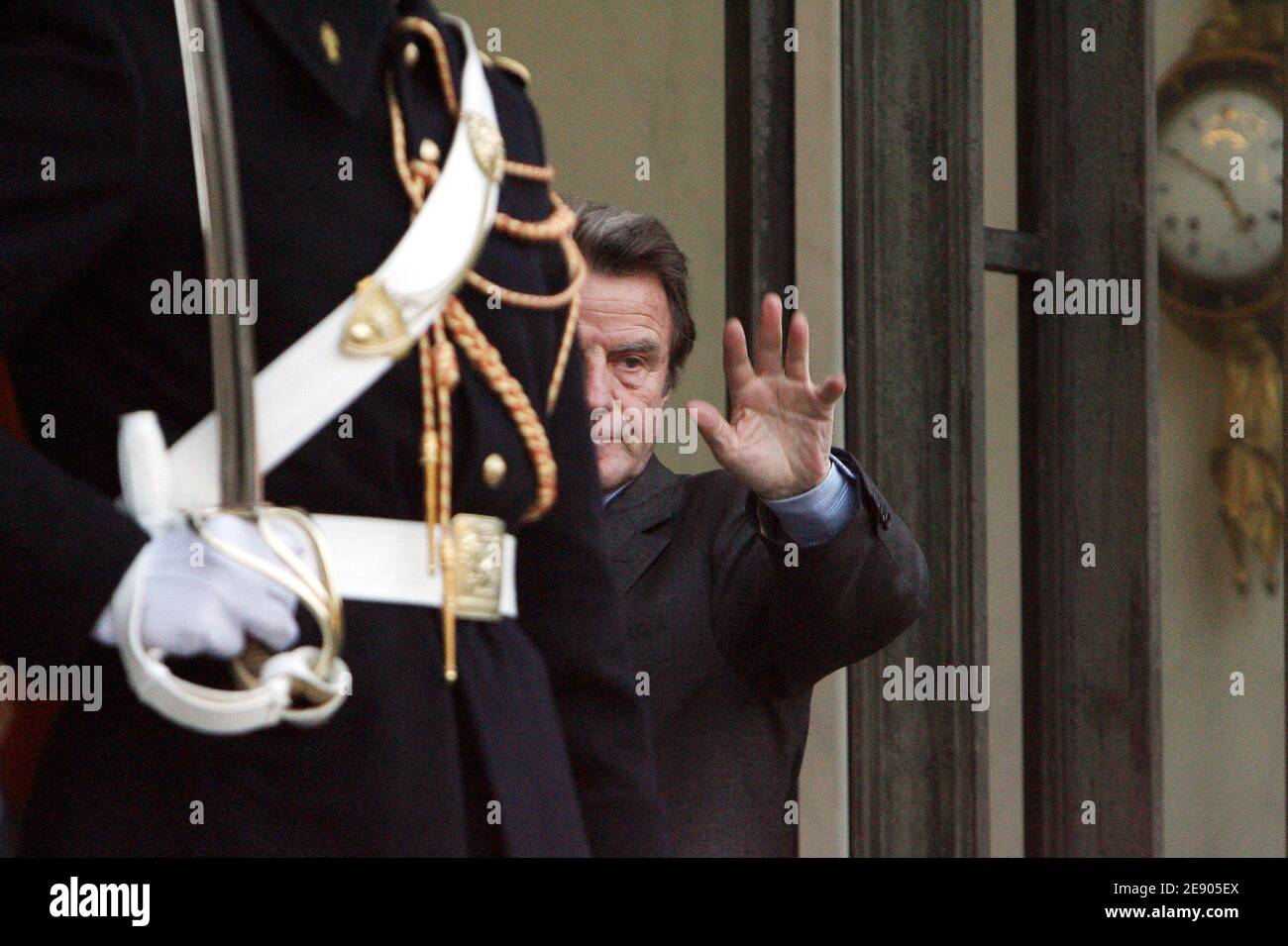 Außenminister Bernard Kouchner trifft am 15. November 2007 im Elysee-Palast in Paris ein. Foto von Mousse/ABACAPRESS.COM Stockfoto