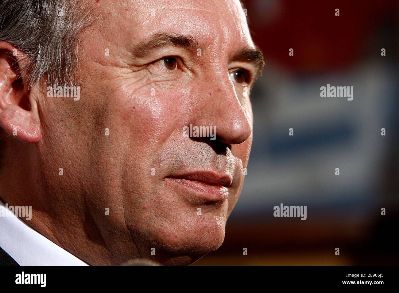 Der UDFModemFührer Francois Bayrou gibt bekannt, dass er am 16