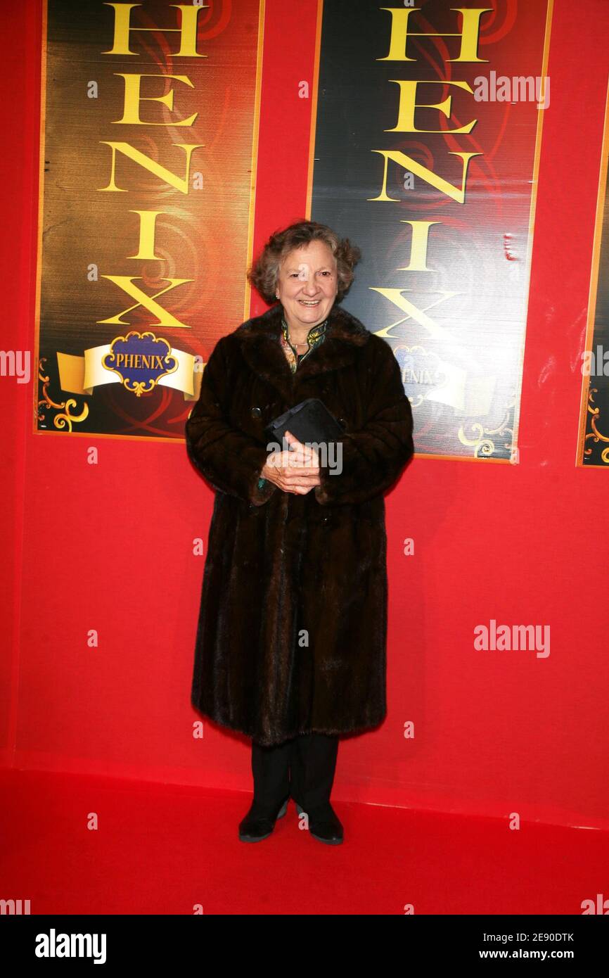 Marthe Villalonga kommt zur Eröffnungsnacht des 'Cirque Phenix' am 3. Dezember 2007 in Paris an. Foto von Denis Guignebourg/ABACAPRESS.COM Stockfoto