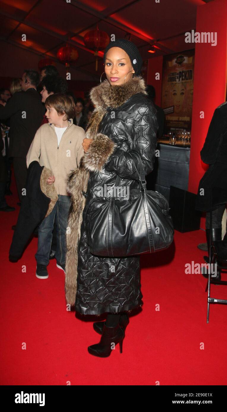 Mia Frye kommt zur Eröffnungsnacht des 'Cirque Phenix' am 3. Dezember 2007 in Paris an. Foto von Denis Guignebourg/ABACAPRESS.COM Stockfoto