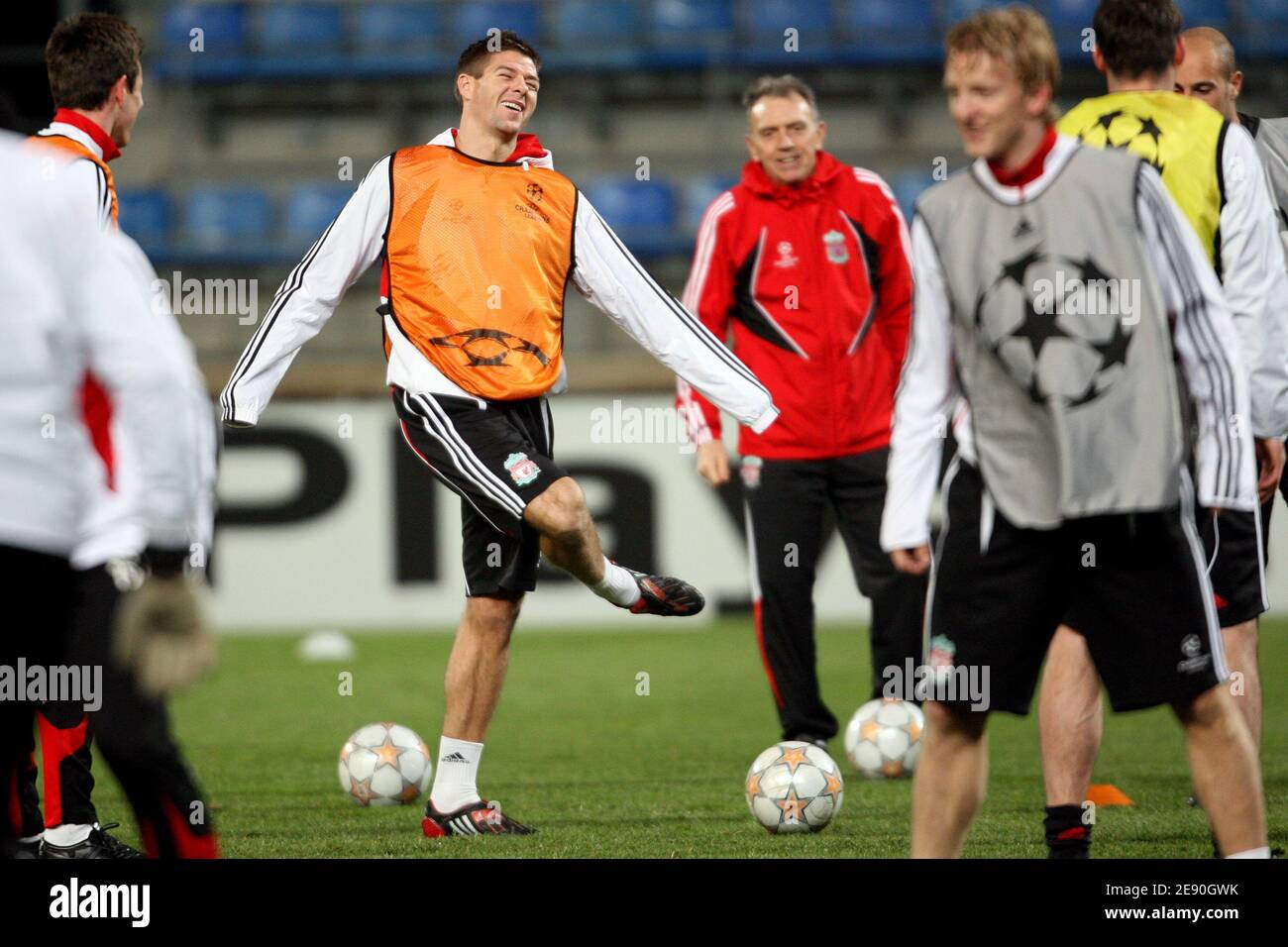 Steven Gerrard von Liverpool während einer Trainingseinheit im Velodrome Stadium in Marseille, Frankreich am 11. dezember 2007. Vor ihrer Champions League Group EIN Fußballspiel gegen Marseille. Foto von Morton-Taamallah/Cameleon/ABACAPRESS.COM Stockfoto