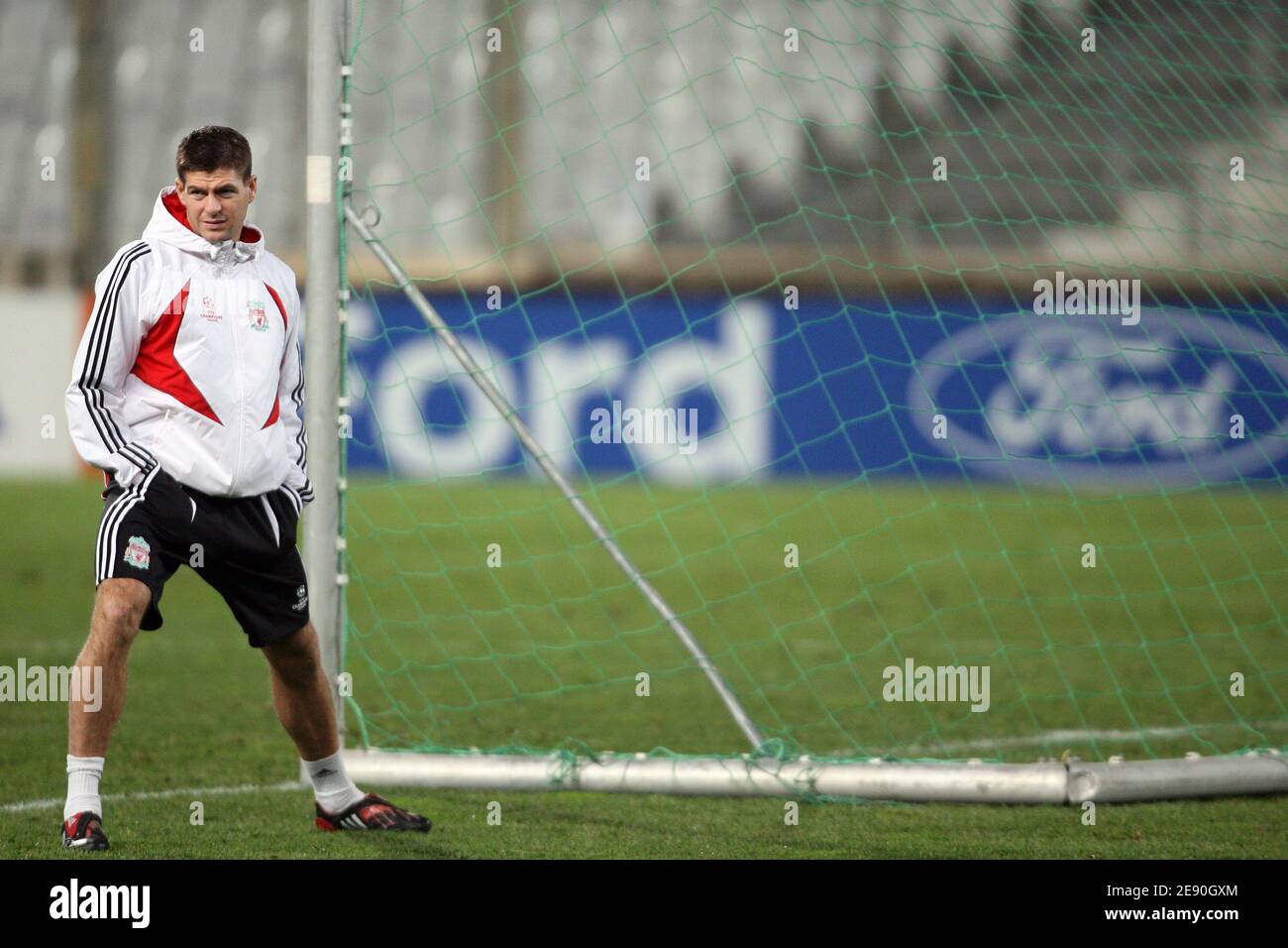 Steven Gerrard von Liverpool während einer Trainingseinheit im Velodrome Stadium in Marseille, Frankreich am 11. dezember 2007. Vor ihrer Champions League Group EIN Fußballspiel gegen Marseille. Foto von Morton-Taamallah/Cameleon/ABACAPRESS.COM Stockfoto