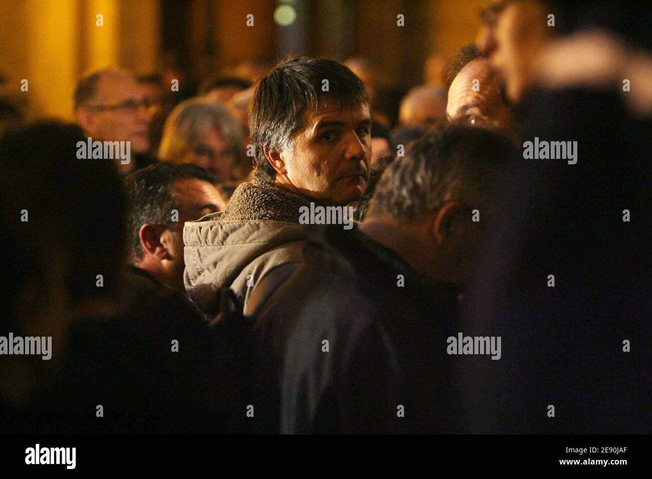 Stephane Colonna, Bruder des mutmaßlichen Schützen Yvan Colonna, wartet am letzten Tag des Prozesses von Colonna in Paris, Frankreich, am 13. Dezember 2007 auf das Urteil vor einem Sondergericht. Yvan Colonna wird beschuldigt, am 6. Februar 1998 in Ajaccio den ehemaligen Präfekten von Korsika, Claude Erignac, Frankreichs obersten Regierungsvertreter auf Korsika, getötet zu haben. Foto von Mousse/ABACAPRESS.COM Stockfoto