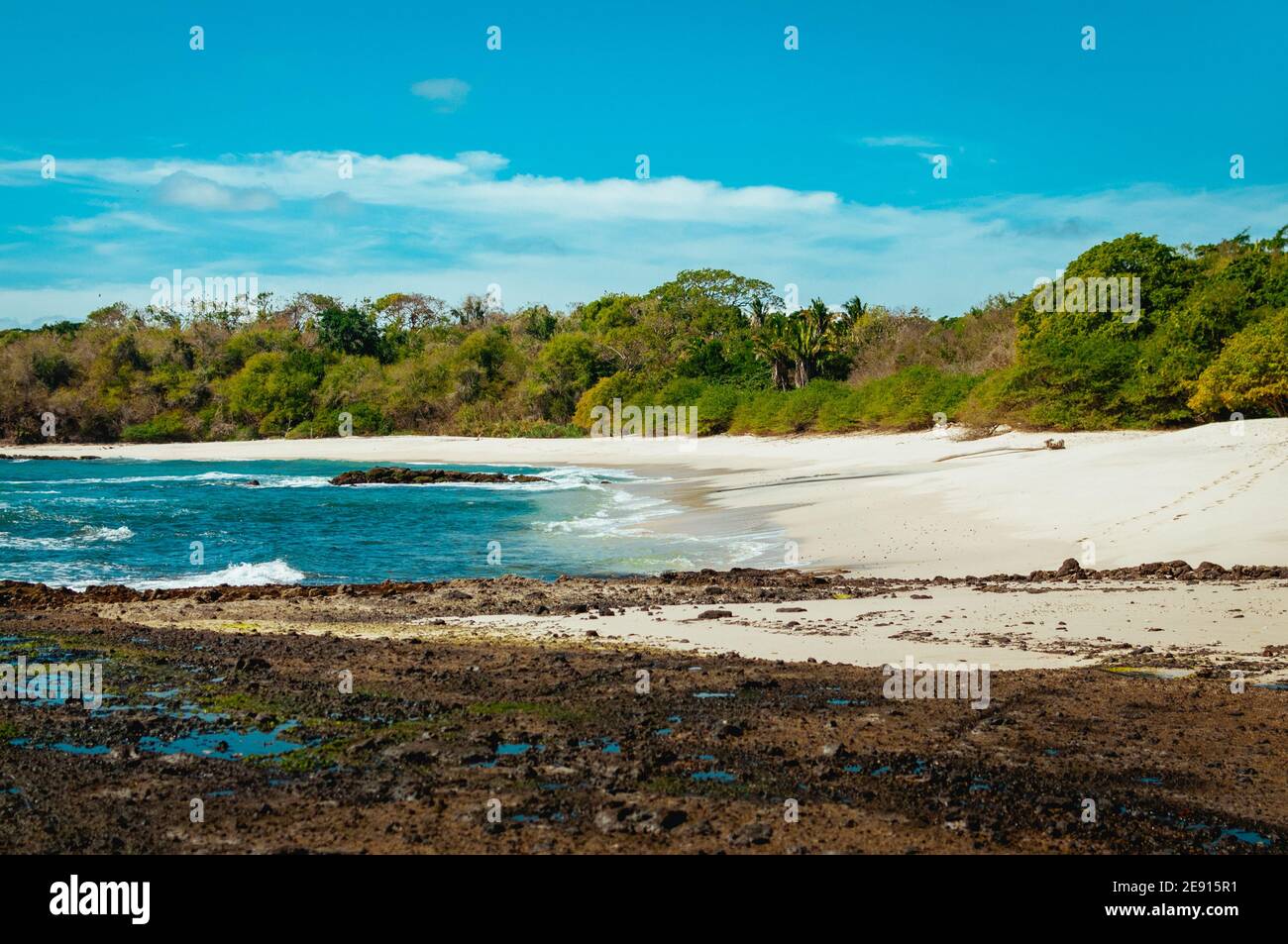 Unberührter Strand mit weißem Sand in Punta Mita (Nayarit), in der Nähe von Puerto Vallarta (jalisco), in Mexiko Stockfoto