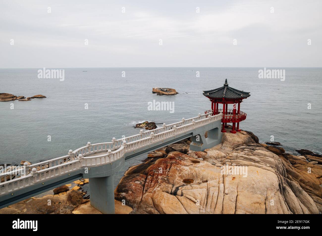 Yeonggeumjeong Koreanischer traditioneller Pavillon und Meer in Sokcho, Korea Stockfoto