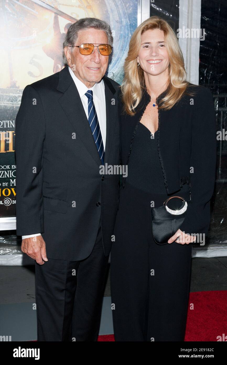 Tony Bennett und Susan Bennett besuchen am 21. November 2011 die Premiere von "Hugo" im Ziegfeld Theater in New York City. Stockfoto