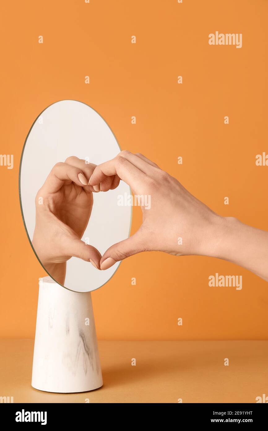 Hande Machen Herz Stockfotos Und Bilder Kaufen Alamy