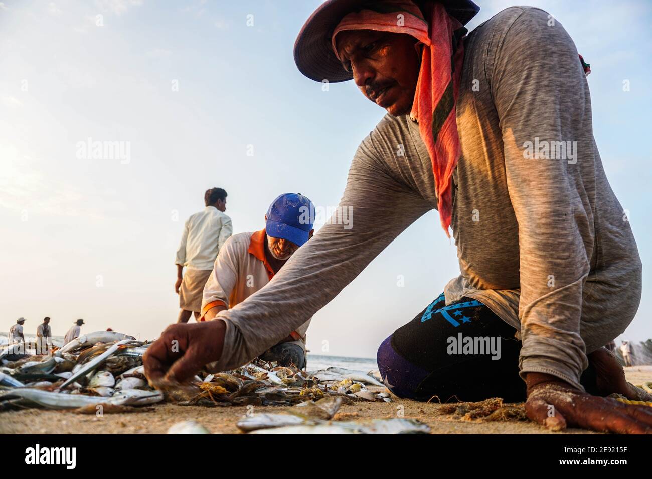 Udupi,Karnataka, Indien - Dezember 6,2020 : das Leben am Ufer Geschichten der Fischer Stockfoto