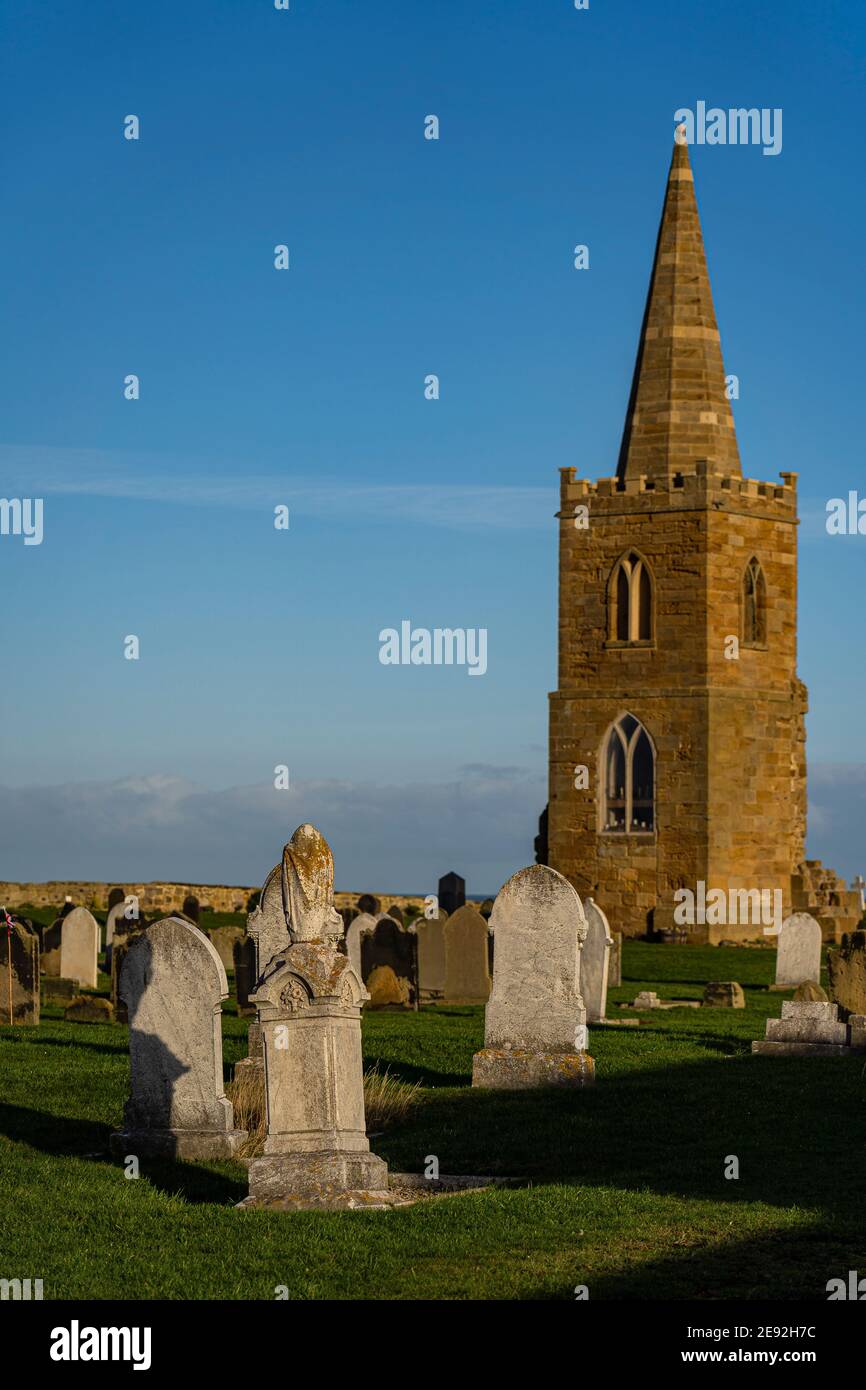 Alte Grabsteine auf dem Friedhof der St. Germains Kirche, Marske-by-the-Sea, North yorkshire, großbritannien Stockfoto