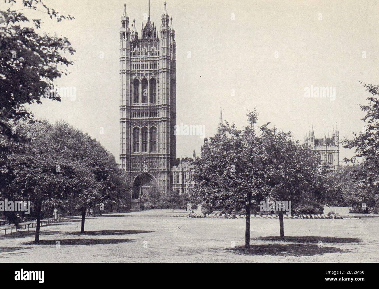 Der Victoria Tower, Houses of Parliament, von den Victoria Tower Gardens 1946 Stockfoto