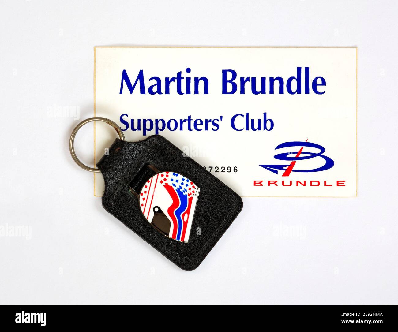 Memorabilien der Formel 1 des ehemaligen Piloten Martin Brundle aus dem Jahr F1, bestehend aus der Supporters Club-Karte und dem Schlüsselring aus dem Jahr 1997, während ein Jordan-Teamfahrer war. Stockfoto