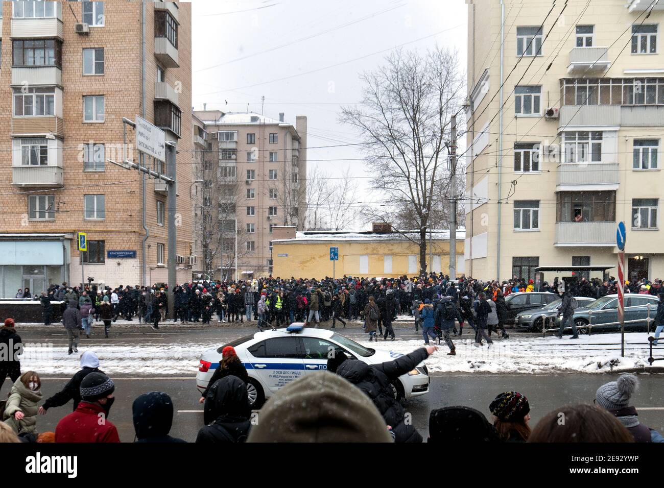 Moskau, RUSSLAND - 31. Januar 2021: Zweite nicht autorisierte politische Kundgebung zur Unterstützung des verhafteten Oppositionsführers Alexej Nawalny. Protestierende Menschen Stockfoto