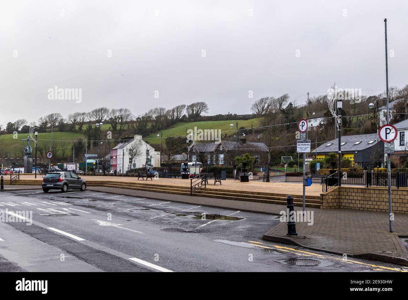 Bantry, West Cork, Irland. Februar 2021. Das Stadtzentrum von Bantry war heute Morgen verlassen. Bantry hat eine der meisten COVID-19 Fälle in der Grafschaft Cork. Quelle: AG News/Alamy Live News Stockfoto