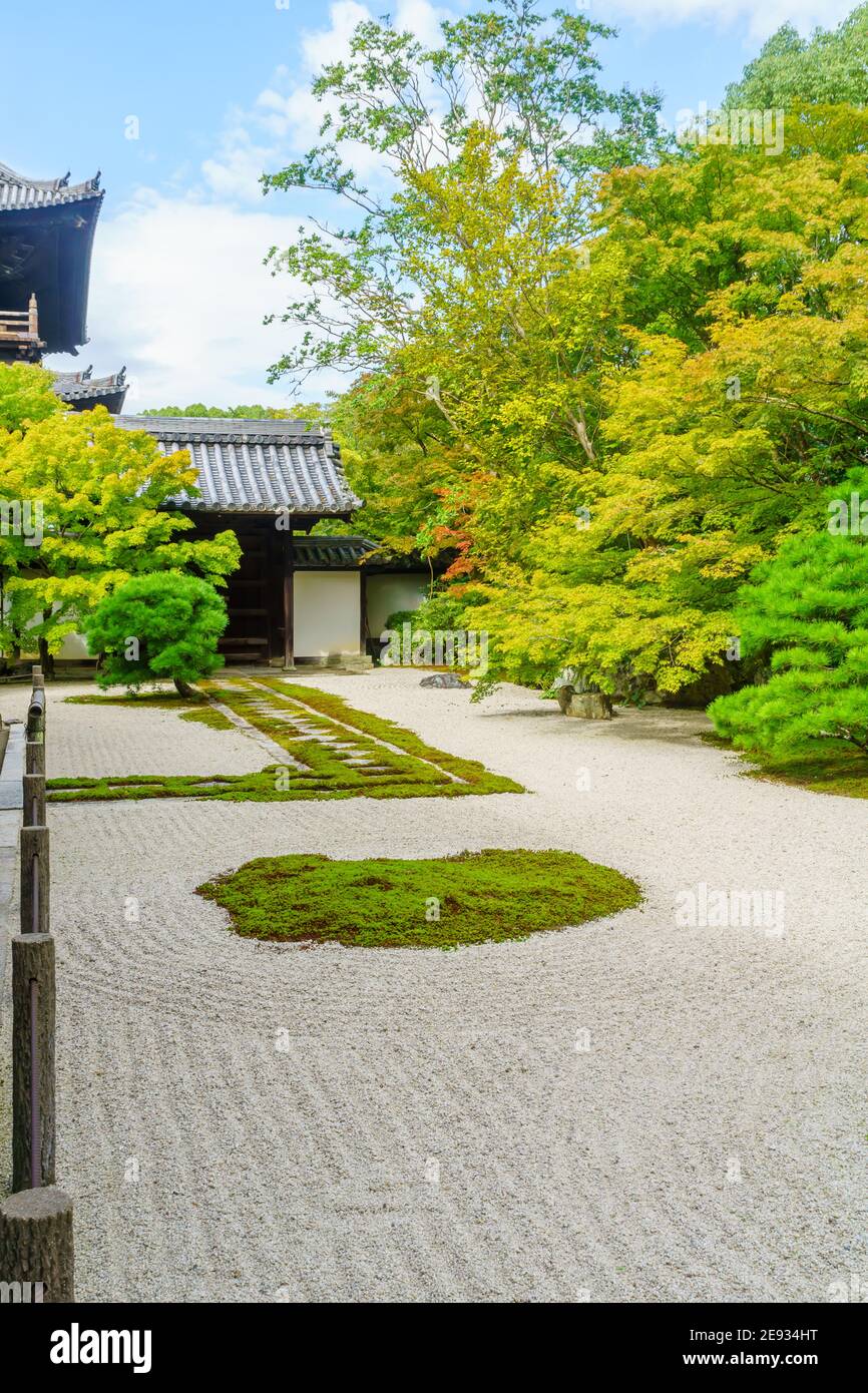 Blick auf den japanischen Steingarten des Tenju-an Tempels, in Kyoto, Japan Stockfoto